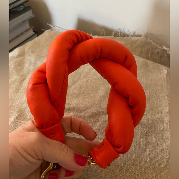 Twisted Puff Top Handle - Bright Poppy - Picture 4 of 9